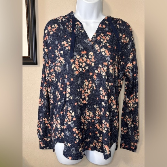 Market & Spruce Tops - Floral Navy Women's Top